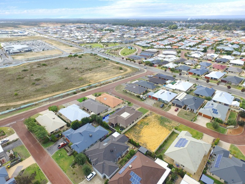 17 Coila Bend, Lakelands WA 6180