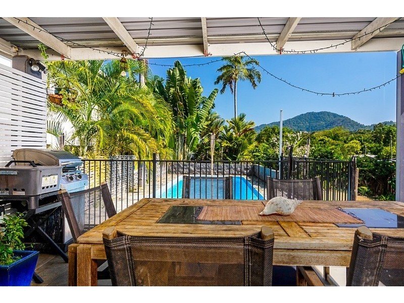 19 Sommerville Cr, Whitfield QLD 4870