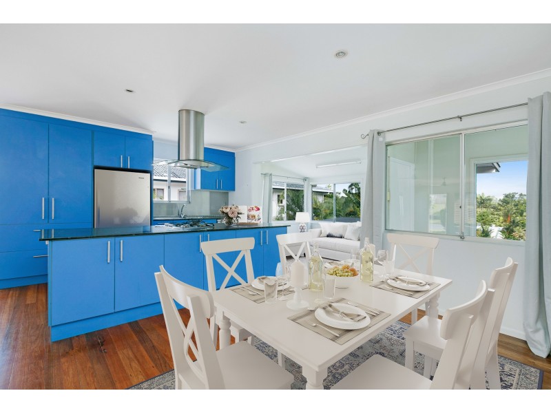 19 Sommerville Cr, Whitfield QLD 4870