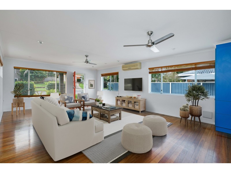 19 Sommerville Cr, Whitfield QLD 4870