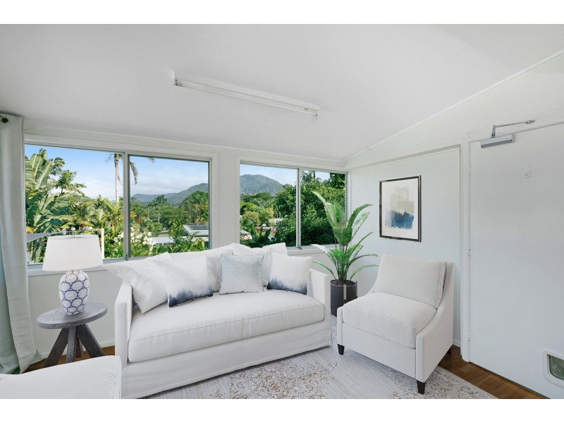 19 Sommerville Cr, Whitfield QLD 4870