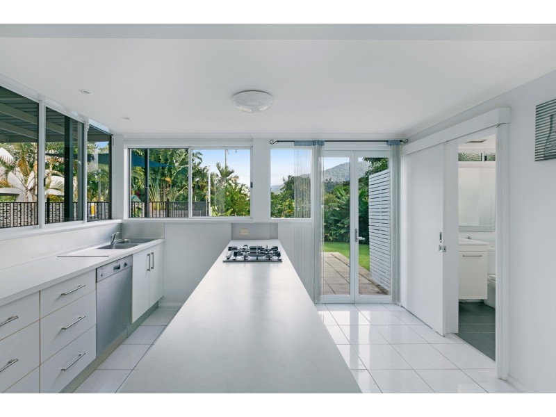 19 Sommerville Cr, Whitfield QLD 4870
