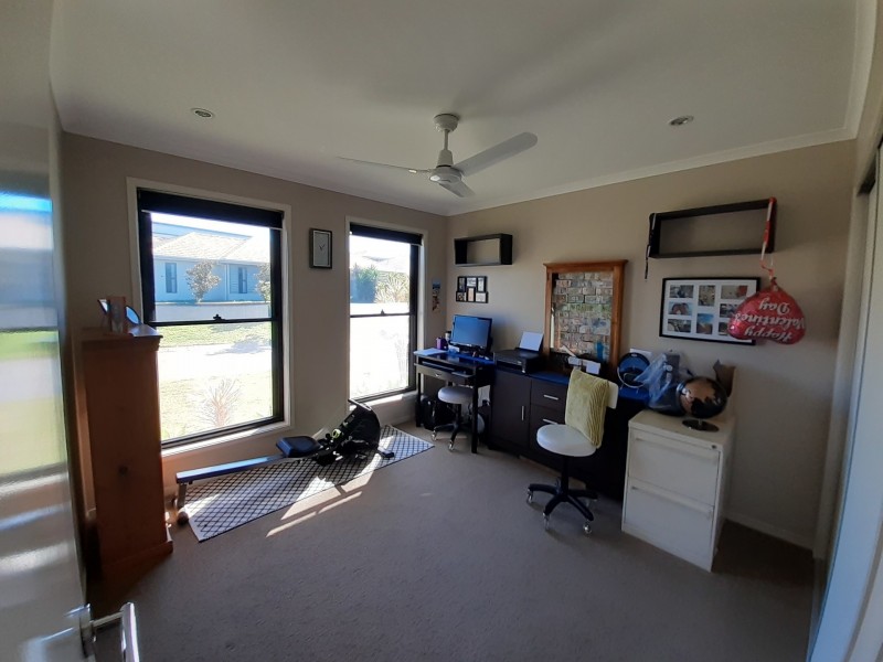 48 Moor Circuit, Warner QLD 4500