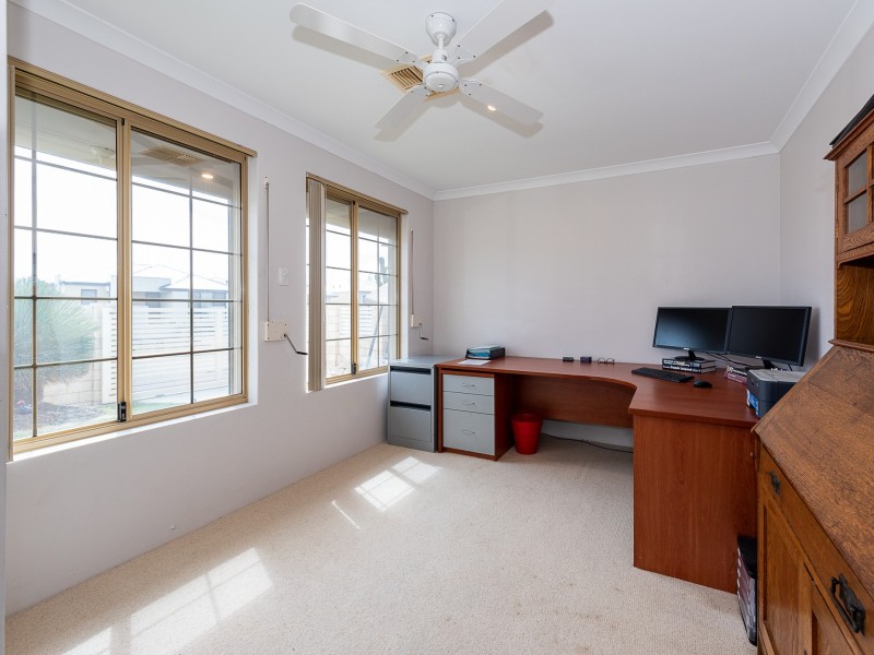 259 Peelwood Parade, Halls Head WA 6210