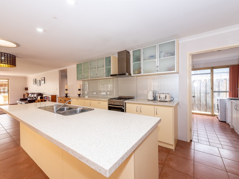 259 Peelwood Parade, Halls Head WA 6210