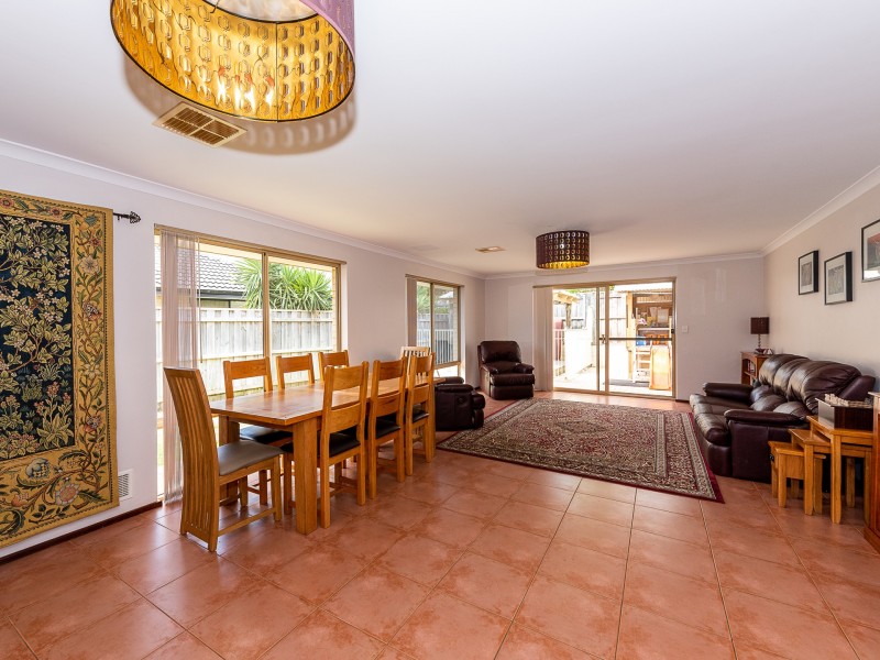 259 Peelwood Parade, Halls Head WA 6210