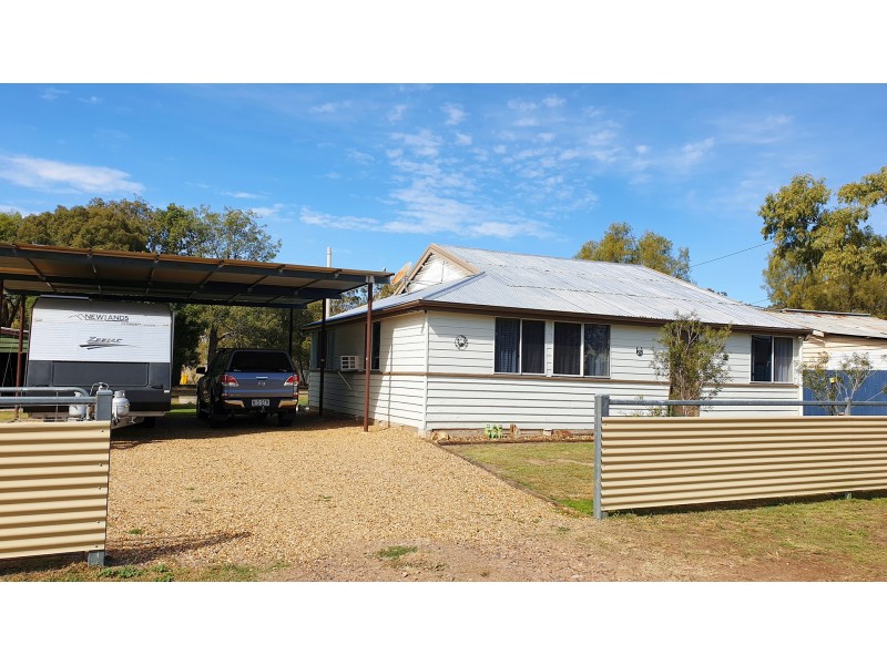 8 Creek Street, Yuleba QLD 4427