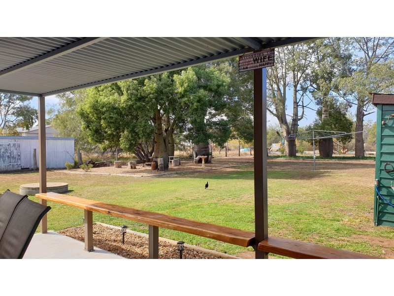 8 Creek Street, Yuleba QLD 4427