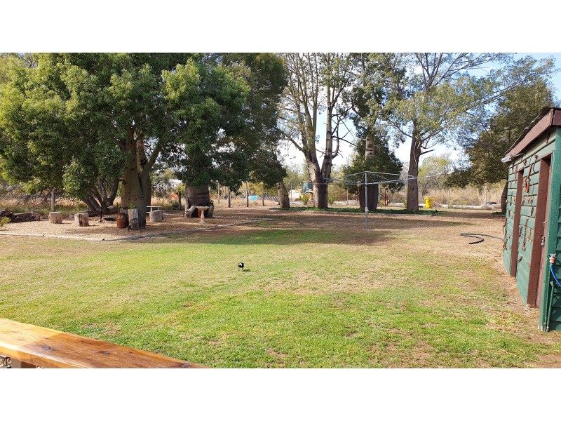 8 Creek Street, Yuleba QLD 4427