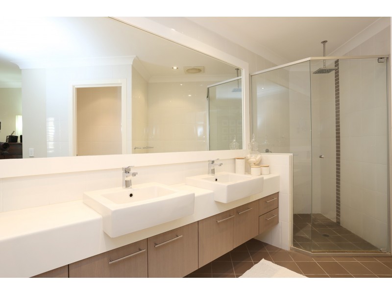 2/40 Middle Street, Labrador QLD 4215
