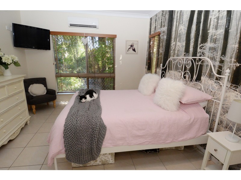 32 Ahearne Street, Hermit Park QLD 4812