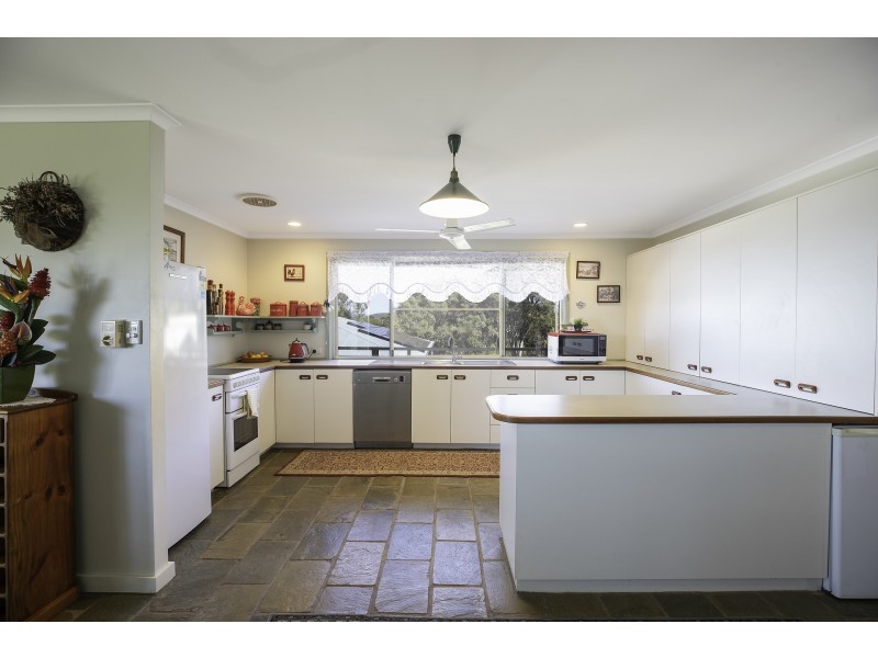 18 Ferries Terrace, Sarina Beach QLD 4737