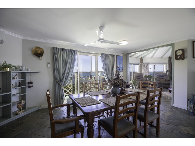 18 Ferries Terrace, Sarina Beach QLD 4737