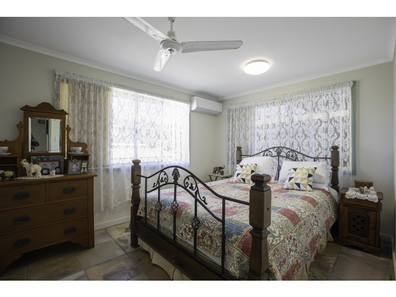 18 Ferries Terrace, Sarina Beach QLD 4737