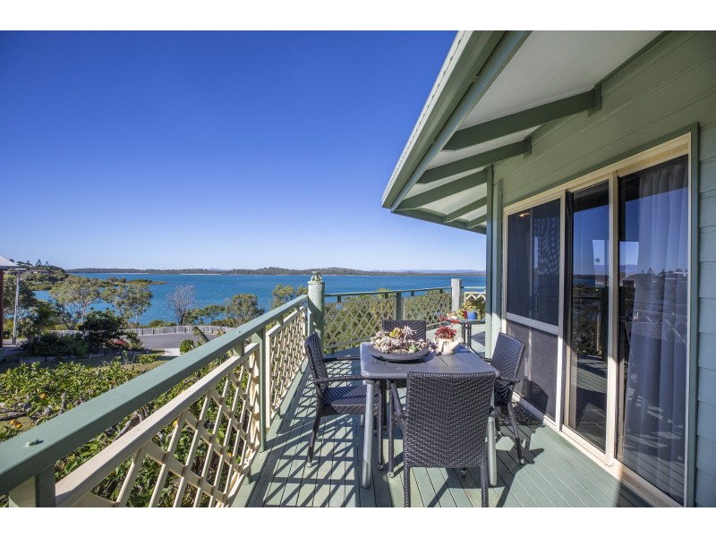 18 Ferries Terrace, Sarina Beach QLD 4737