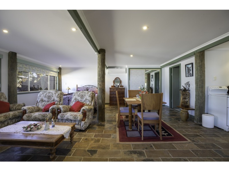 18 Ferries Terrace, Sarina Beach QLD 4737