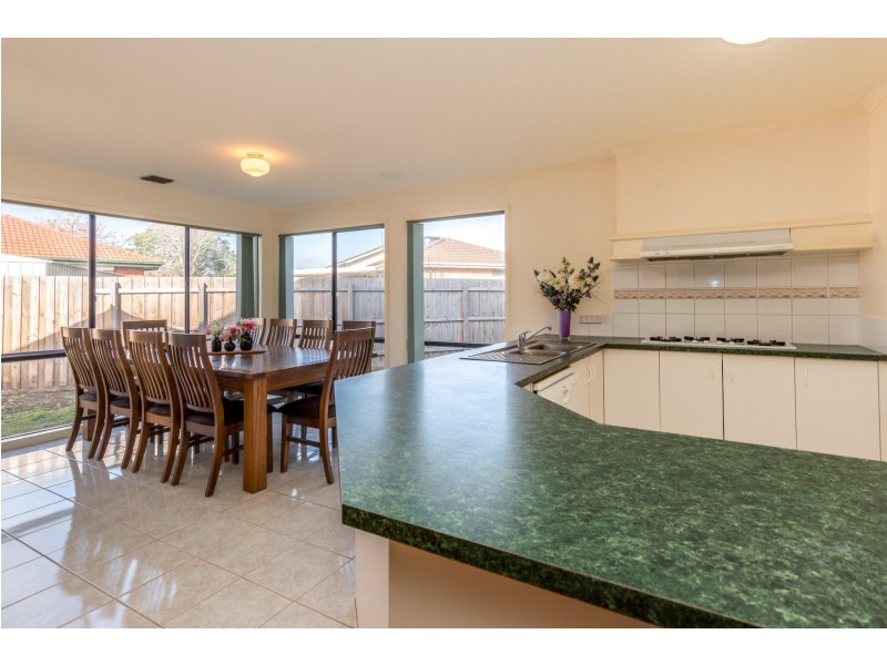 32 Mariner Close, Cranbourne North VIC 3977