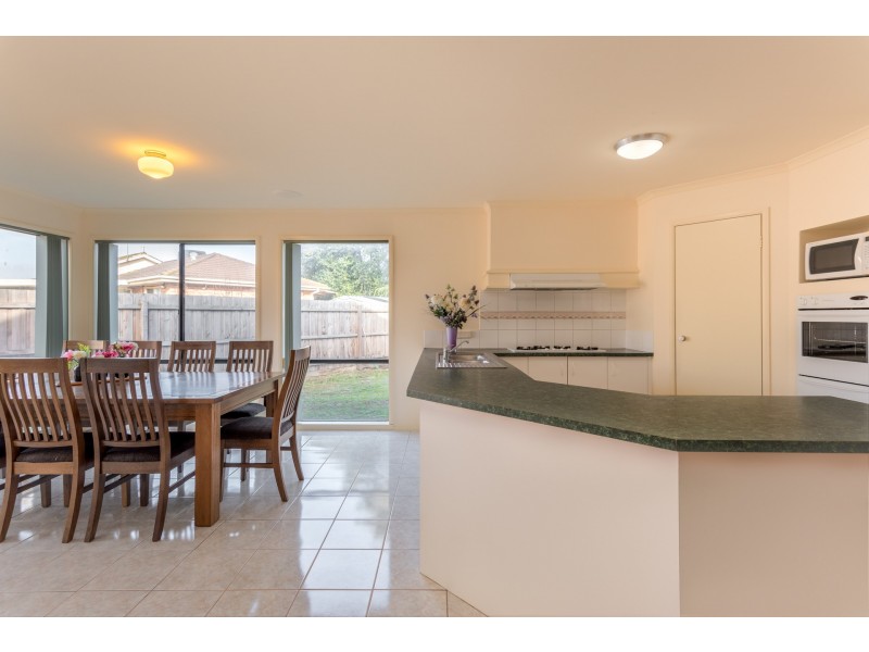 32 Mariner Close, Cranbourne North VIC 3977