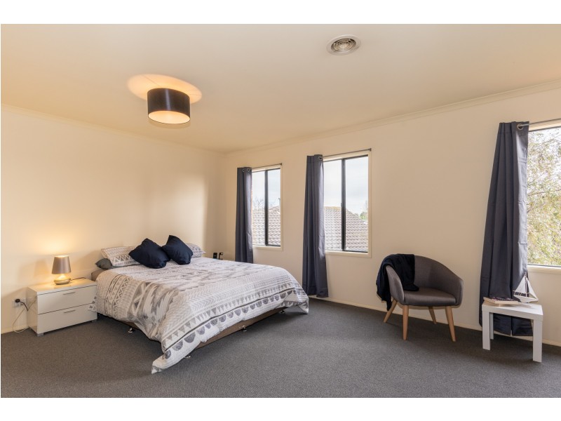 32 Mariner Close, Cranbourne North VIC 3977