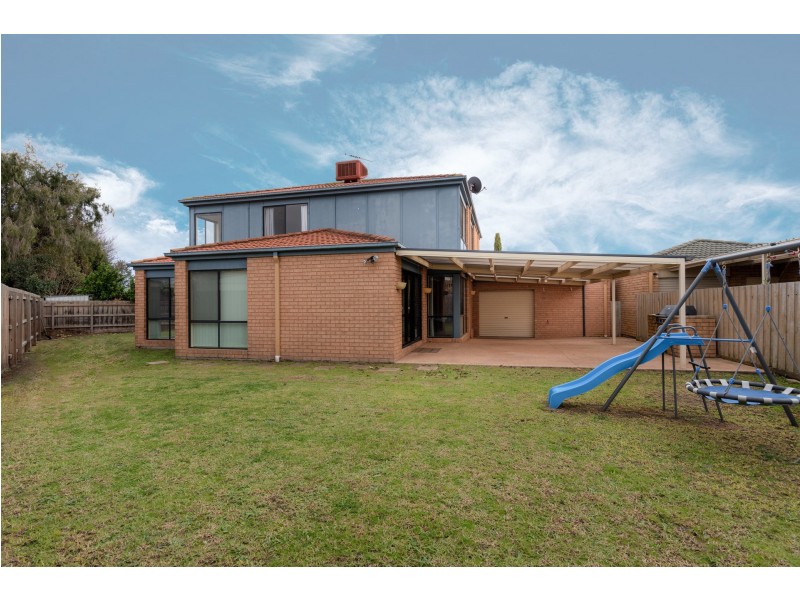 32 Mariner Close, Cranbourne North VIC 3977