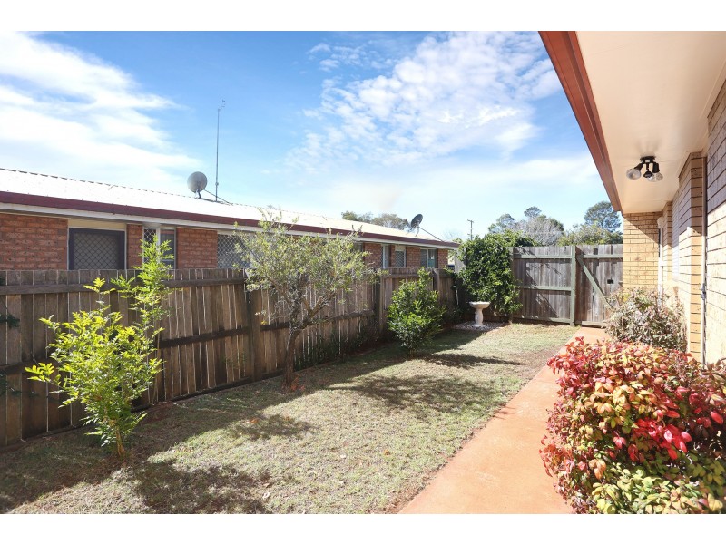 1/8 Claret Street, Wilsonton Heights QLD 4350