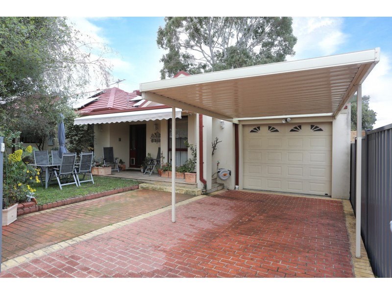 19B CRAWLEY STREET, Reservoir VIC 3073