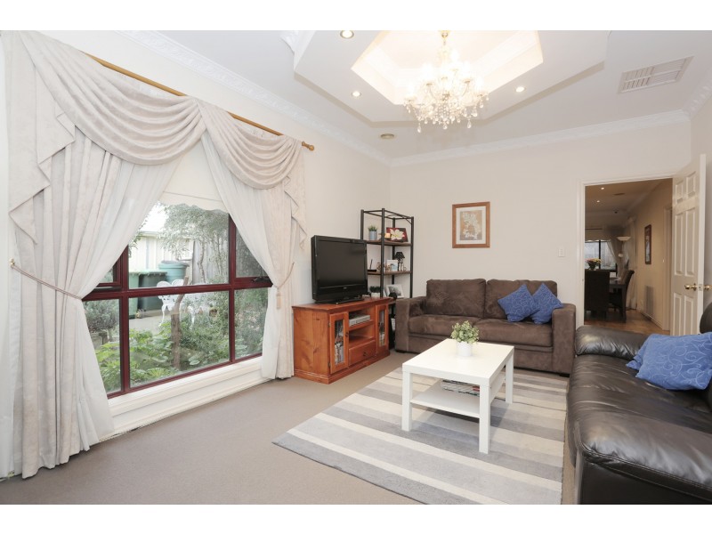 19B CRAWLEY STREET, Reservoir VIC 3073