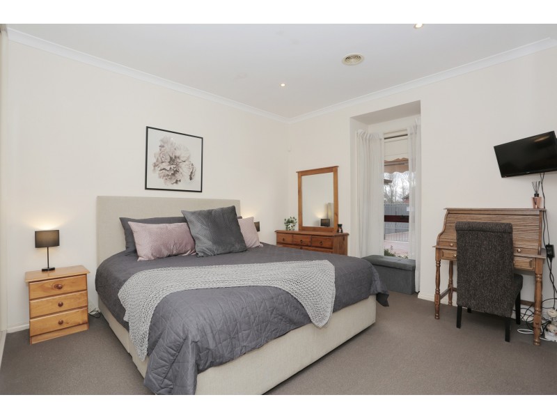 19B CRAWLEY STREET, Reservoir VIC 3073