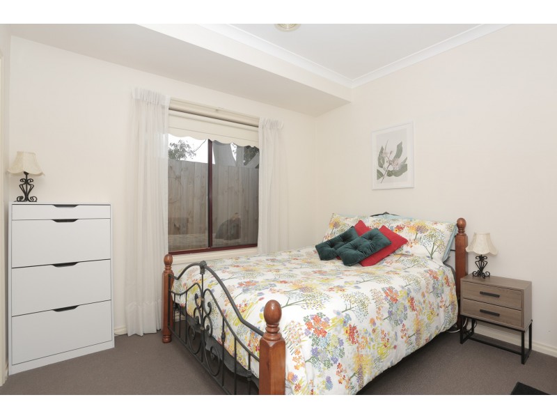 19B CRAWLEY STREET, Reservoir VIC 3073