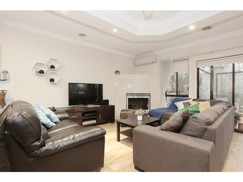 19B CRAWLEY STREET, Reservoir VIC 3073
