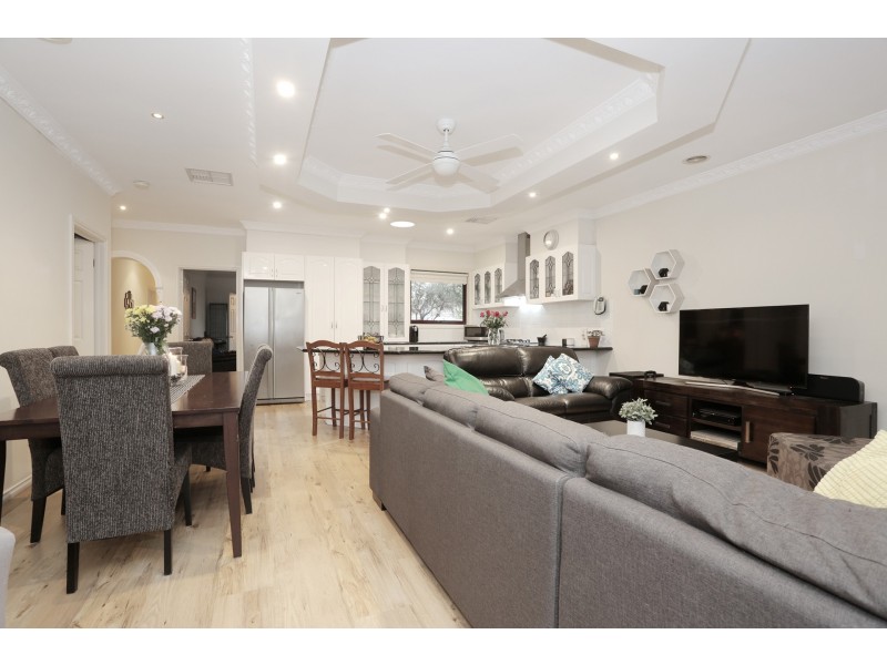 19B CRAWLEY STREET, Reservoir VIC 3073