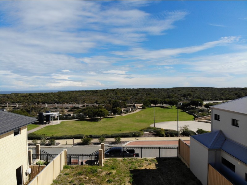 16 Pattaya Gardens, Iluka WA 6028