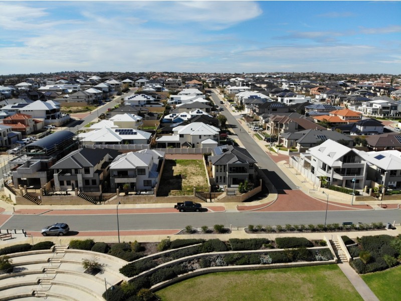 16 Pattaya Gardens, Iluka WA 6028