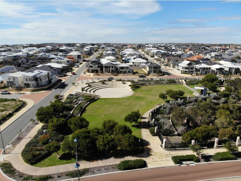 16 Pattaya Gardens, Iluka WA 6028