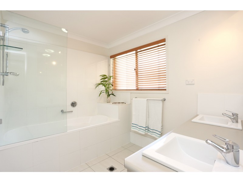66 Avocado Street, Elanora QLD 4221