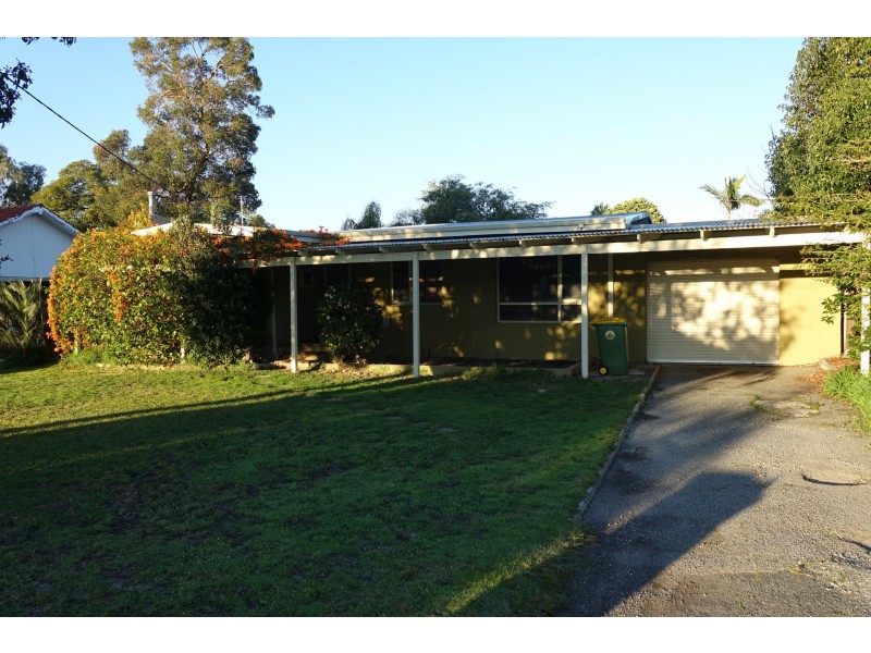 12 Oakland Avenue, Cloverdale WA 6105