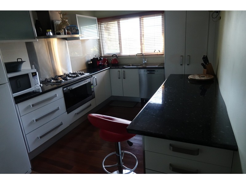 12 Oakland Avenue, Cloverdale WA 6105