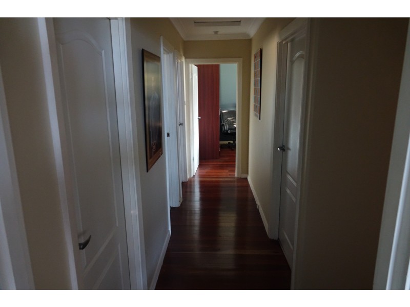 12 Oakland Avenue, Cloverdale WA 6105