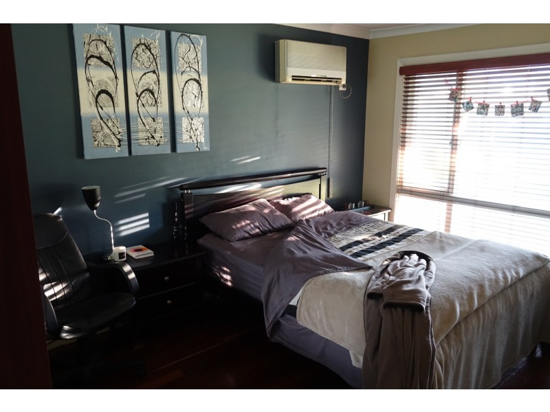 12 Oakland Avenue, Cloverdale WA 6105