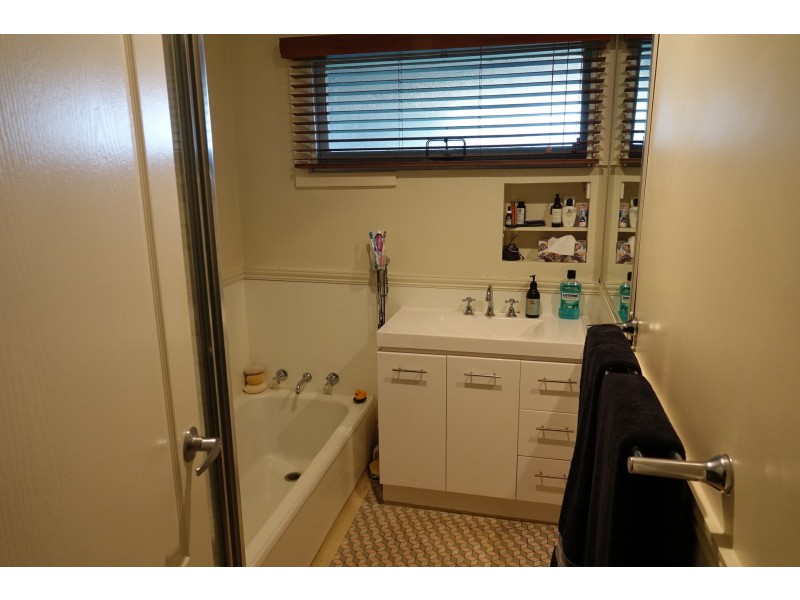 12 Oakland Avenue, Cloverdale WA 6105