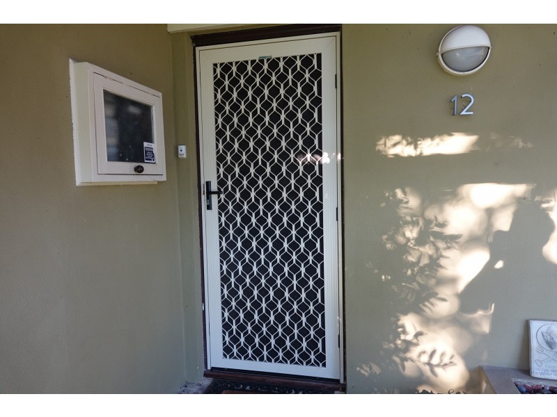 12 Oakland Avenue, Cloverdale WA 6105