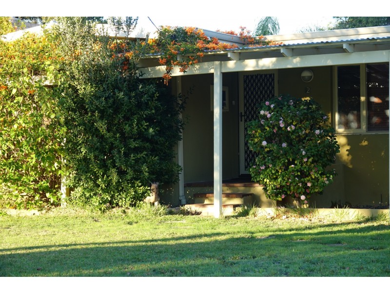 12 Oakland Avenue, Cloverdale WA 6105