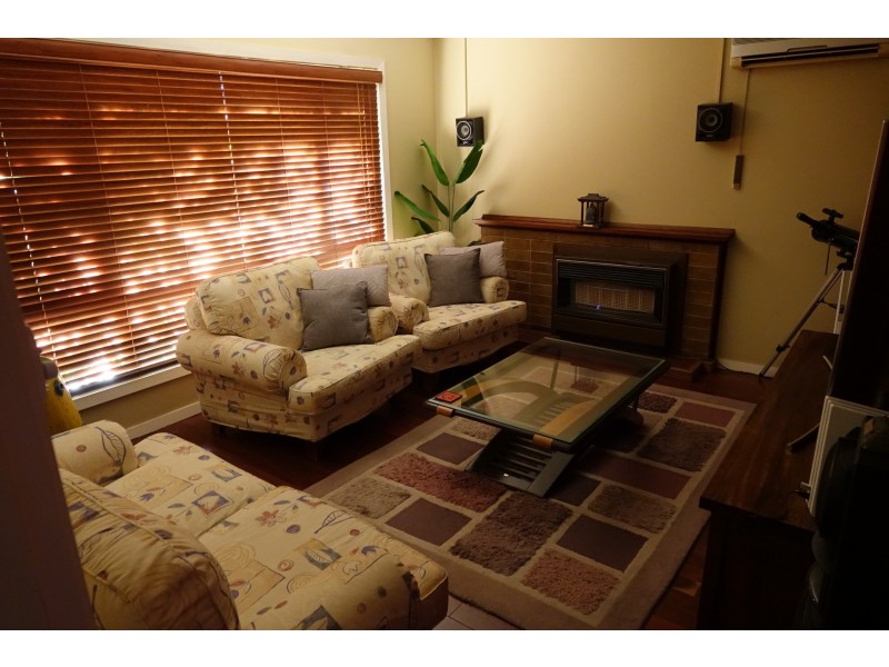 12 Oakland Avenue, Cloverdale WA 6105