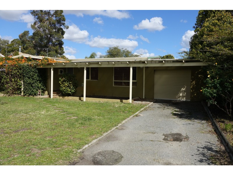 12 Oakland Avenue, Cloverdale WA 6105