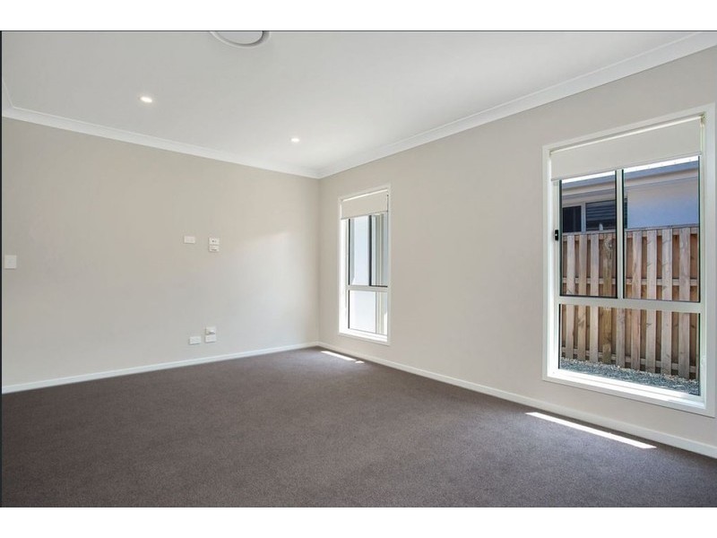 49 LINDEMAN CURCUIT, Pimpama QLD 4209