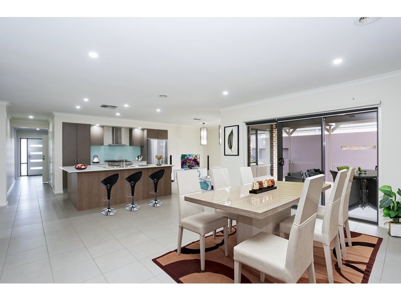 14 Beechwood Drive, Lyndhurst VIC 3975