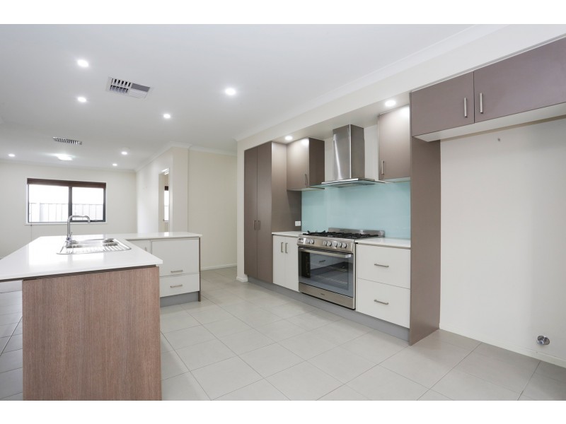 14 Beechwood Drive, Lyndhurst VIC 3975