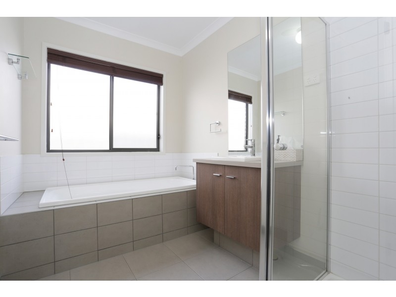 14 Beechwood Drive, Lyndhurst VIC 3975