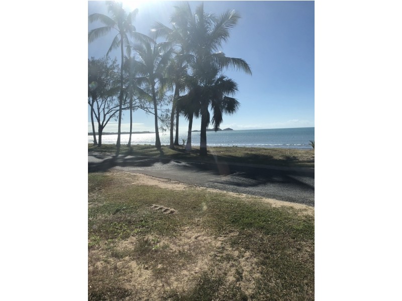 27 Evans Avenue, Seaforth QLD 4741