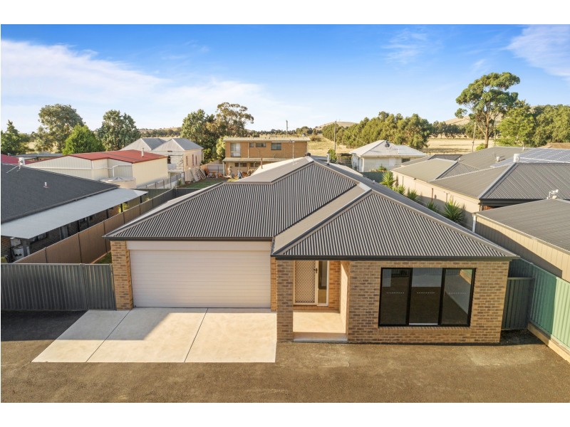 2/22A Lyons Street, Miners Rest VIC 3352